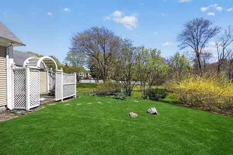 Exterior - 1154 Main St, Hingham, MA 02043 photo 3 of 9