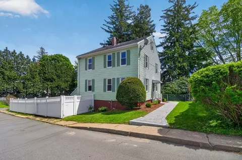 7 E Greenwood St, Amesbury, MA 01913