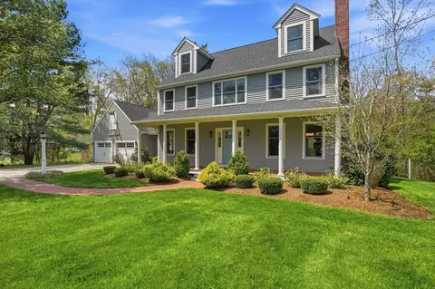 11 Hoop Pole Ln, Norwell, MA 02061