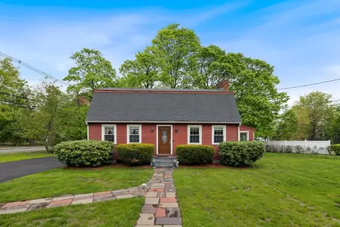 67 Brook Dr, Lynnfield, MA 01940