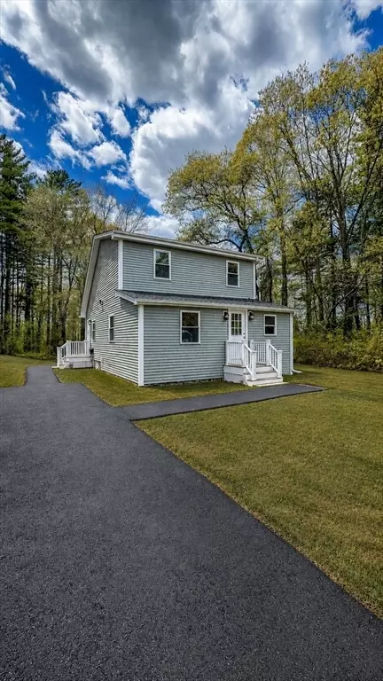 17 Southworth St, Lakeville, MA 02347