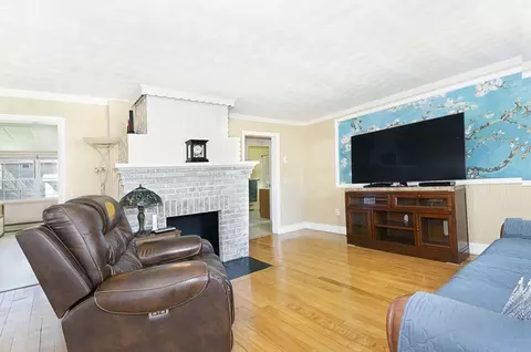 Living - 70 Trinity Ave, Worcester, MA 01605 photo 1 of 3