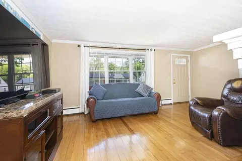 Living - 70 Trinity Ave, Worcester, MA 01605 photo 3 of 3