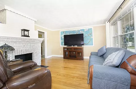 Living - 70 Trinity Ave, Worcester, MA 01605 photo 2 of 3