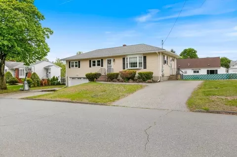 15 Erhardt Ter, Methuen, MA 01844