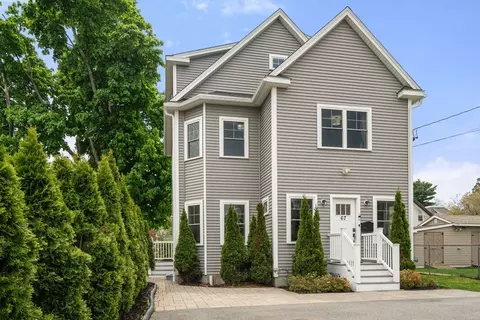 67 Ash St, Waltham, MA 02453