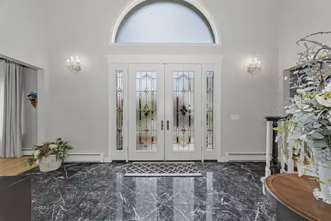 Entry Way - 29 Hammersmith Dr, Saugus, MA 01906 photo 1 of 3