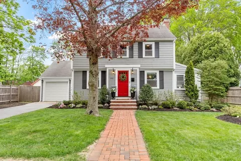 152 Oak St, Reading, MA 01867
