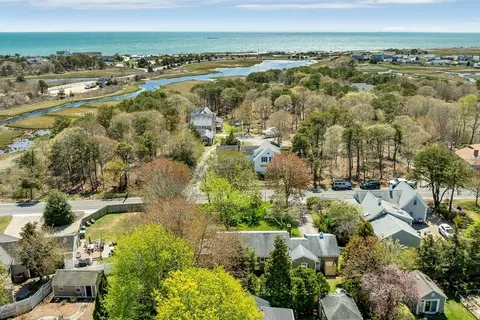 34 S Main St, Dennis, MA 02670