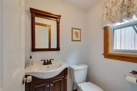 Bath - 35 Blueberry Ln, Reading, MA 01867 photo 3 of 4