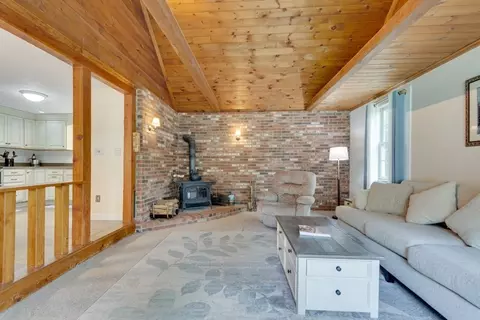 Living - 35 Blueberry Ln, Reading, MA 01867 photo 3 of 4