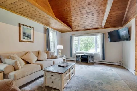 Living - 35 Blueberry Ln, Reading, MA 01867 photo 2 of 4