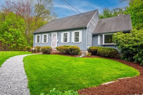 35 Blueberry Ln, Reading, MA 01867