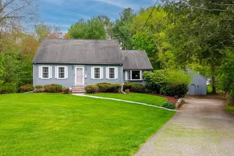Exterior - 35 Blueberry Ln, Reading, MA 01867 photo 2 of 5