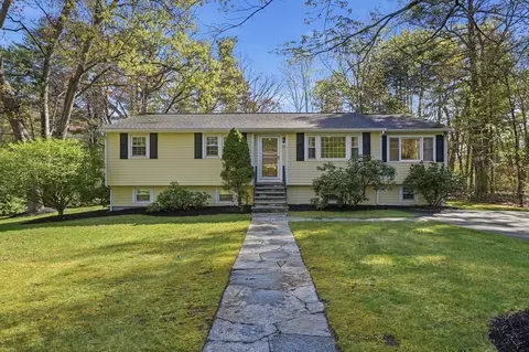 72 Crimson Rd, Billerica, MA 01821