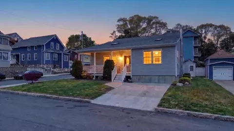 8 Alsop St, Fall River, MA 02723