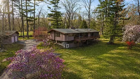 262 South St, Carlisle, MA 01741