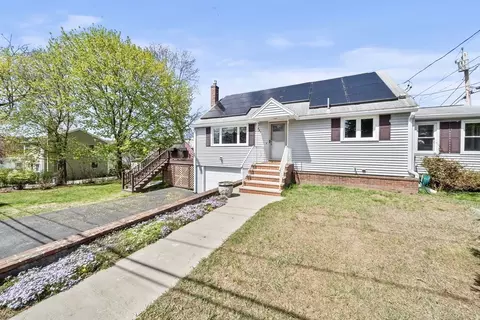 339 Passaconaway Dr, Dracut, MA 01826