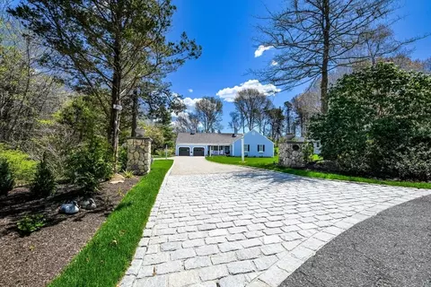 9 Coach Ln, Sandwich, MA 02563