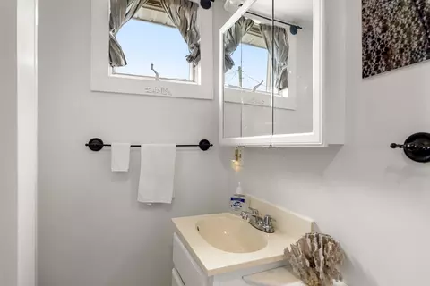 Bath - 34 Cable Ave, Salisbury, MA 01952 photo 1 of 1