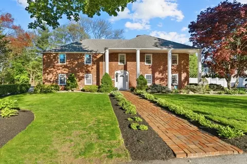 7 Longbow Cir, Lynnfield, MA 01940