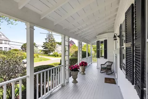 Exterior - 18 Cottage St, Hingham, MA 02043 photo 4 of 10