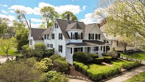Exterior - 18 Cottage St, Hingham, MA 02043 photo 2 of 10