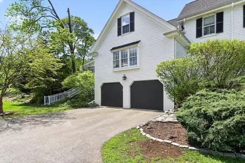 Exterior - 18 Cottage St, Hingham, MA 02043 photo 9 of 10