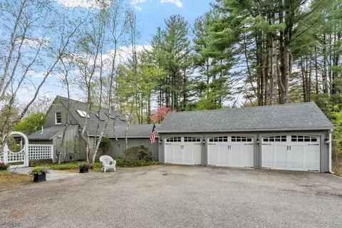 4 Apple Blossom Rd, Andover, MA 01810