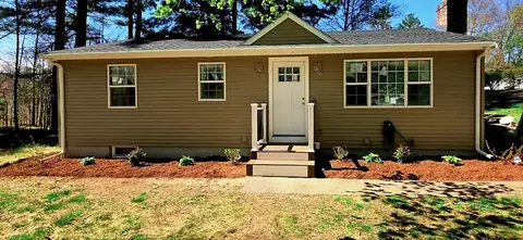 24 Vernon Rd, Medway, MA 02053
