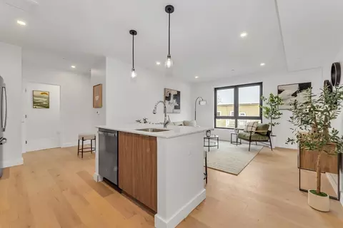 3992 Washington St #204, Roslindale, MA 02131