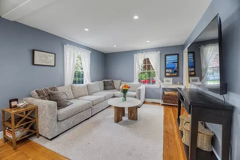 9 Macdonald Cir, Walpole, MA 02081 photo 7
