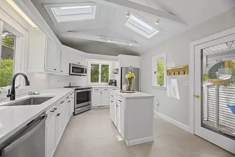 9 Macdonald Cir, Walpole, MA 02081 photo 18