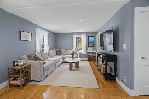 9 Macdonald Cir, Walpole, MA 02081 photo 8