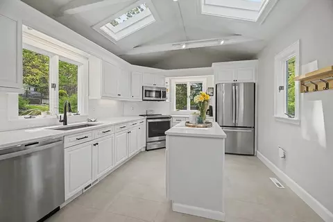 9 Macdonald Cir, Walpole, MA 02081 photo 14