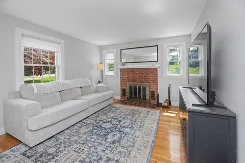 9 Macdonald Cir, Walpole, MA 02081 photo 5