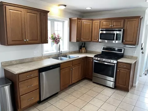 Kitchen - 2 Erick Rd, Mansfield, MA 02048 photo 1 of 4