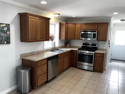 Kitchen - 2 Erick Rd, Mansfield, MA 02048 photo 3 of 4