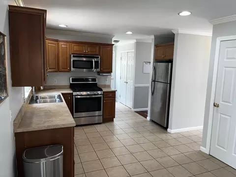 Kitchen - 2 Erick Rd, Mansfield, MA 02048 photo 4 of 4