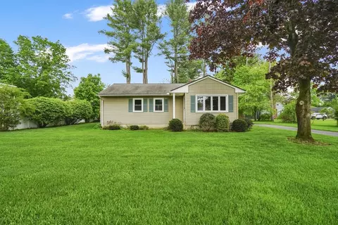 95 Old Lane Rd, Springfield, MA 01129