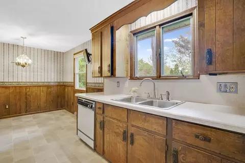 95 Old Lane Rd, Springfield, MA 01129 photo 9
