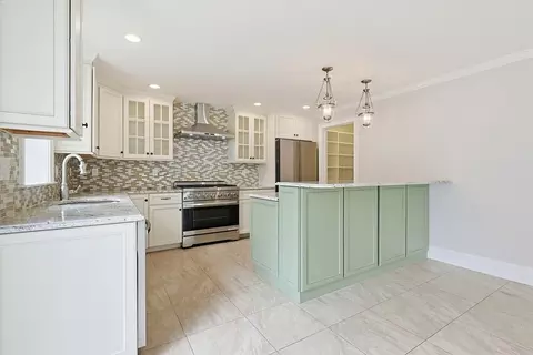 Kitchen - 1362 Great Plain Ave #1, Needham, MA 02492 photo 3 of 4