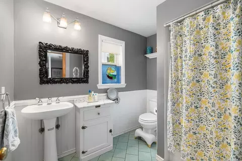 Bath - 9 Alpine Ct, Gloucester, MA 01930 photo 1 of 2