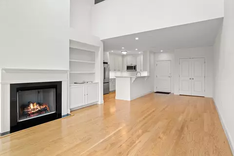 Living - 16 Taylor Dr #3003, Reading, MA 01867 photo 3 of 5
