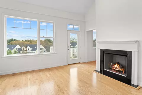 Living - 16 Taylor Dr #3003, Reading, MA 01867 photo 2 of 5