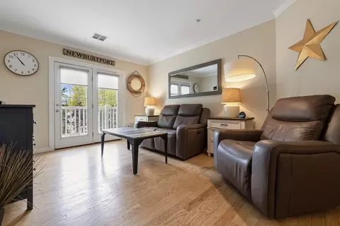 5 Woodman Way #107, Newburyport, MA 01950