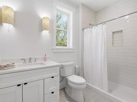 Bath - 1 Smith Rd, Sutton, MA 01590 photo 1 of 4