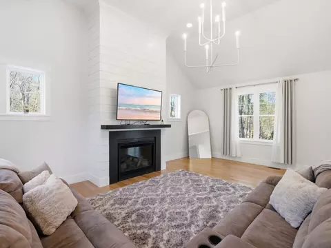 Living - 1 Smith Rd, Sutton, MA 01590 photo 2 of 3