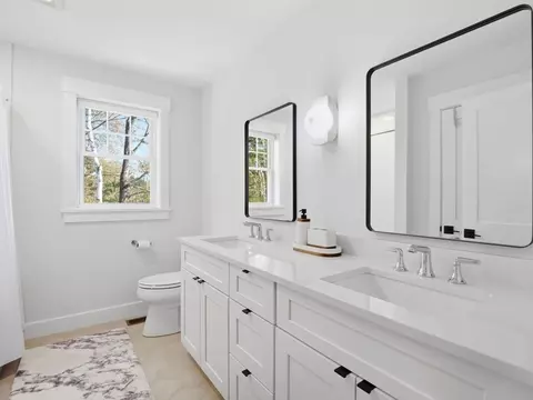 Bath - 1 Smith Rd, Sutton, MA 01590 photo 4 of 4