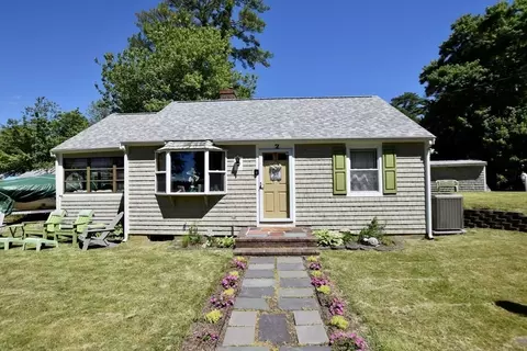 2 Shore Ave, Lakeville, MA 02347